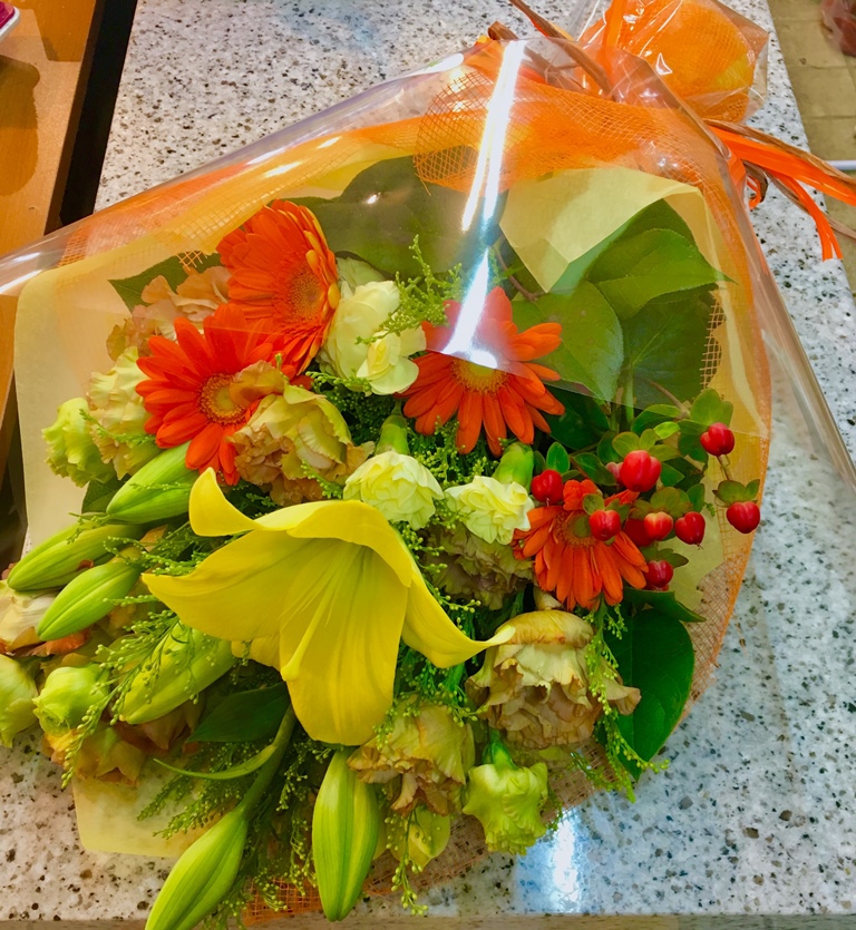 【お花納品事例16】横浜市関内の学校に花束を配達しました！