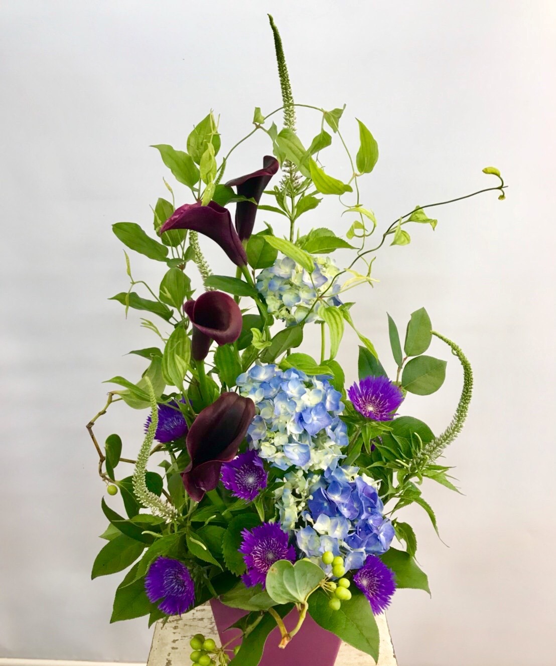 【ナオ花屋の納品事例46】横浜市関内の法人企業様へ受付花を配達しました！