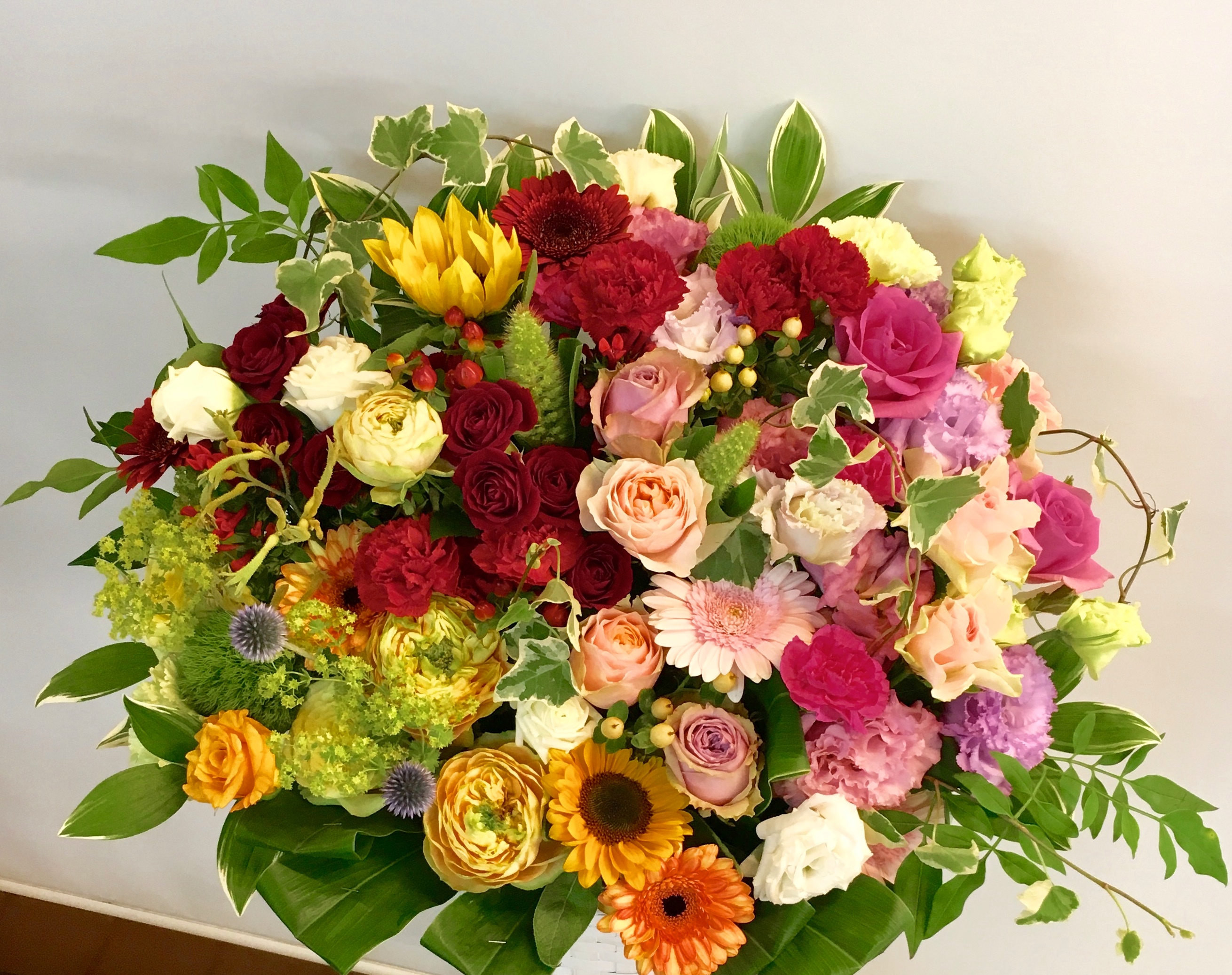 【ナオ花屋の納品事例51】横浜市中区関内の法人企業様へ花束を配達しました！