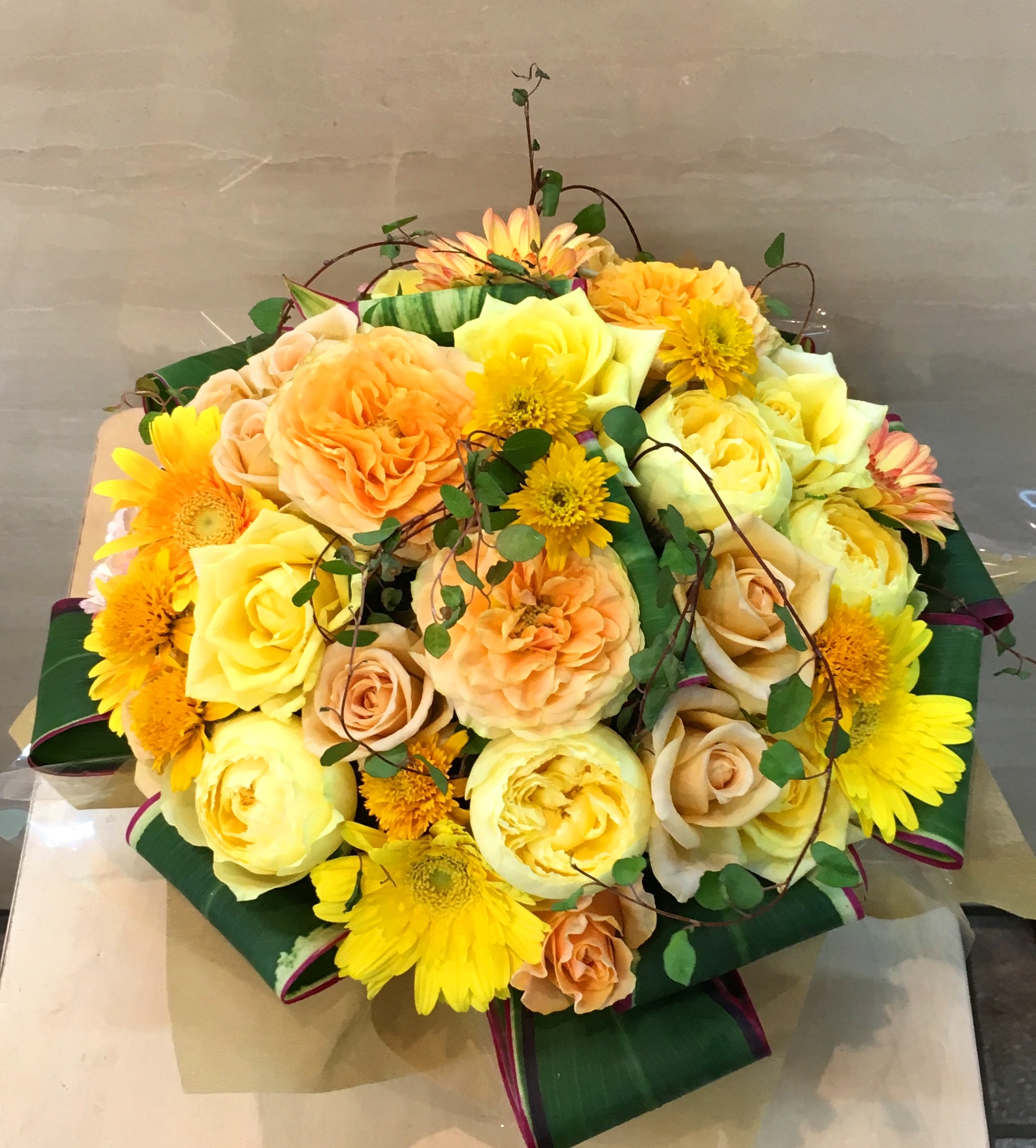 【ナオ花屋の納品事例92】横浜市関内住吉町の法人企業様へ花束を配達しました！
