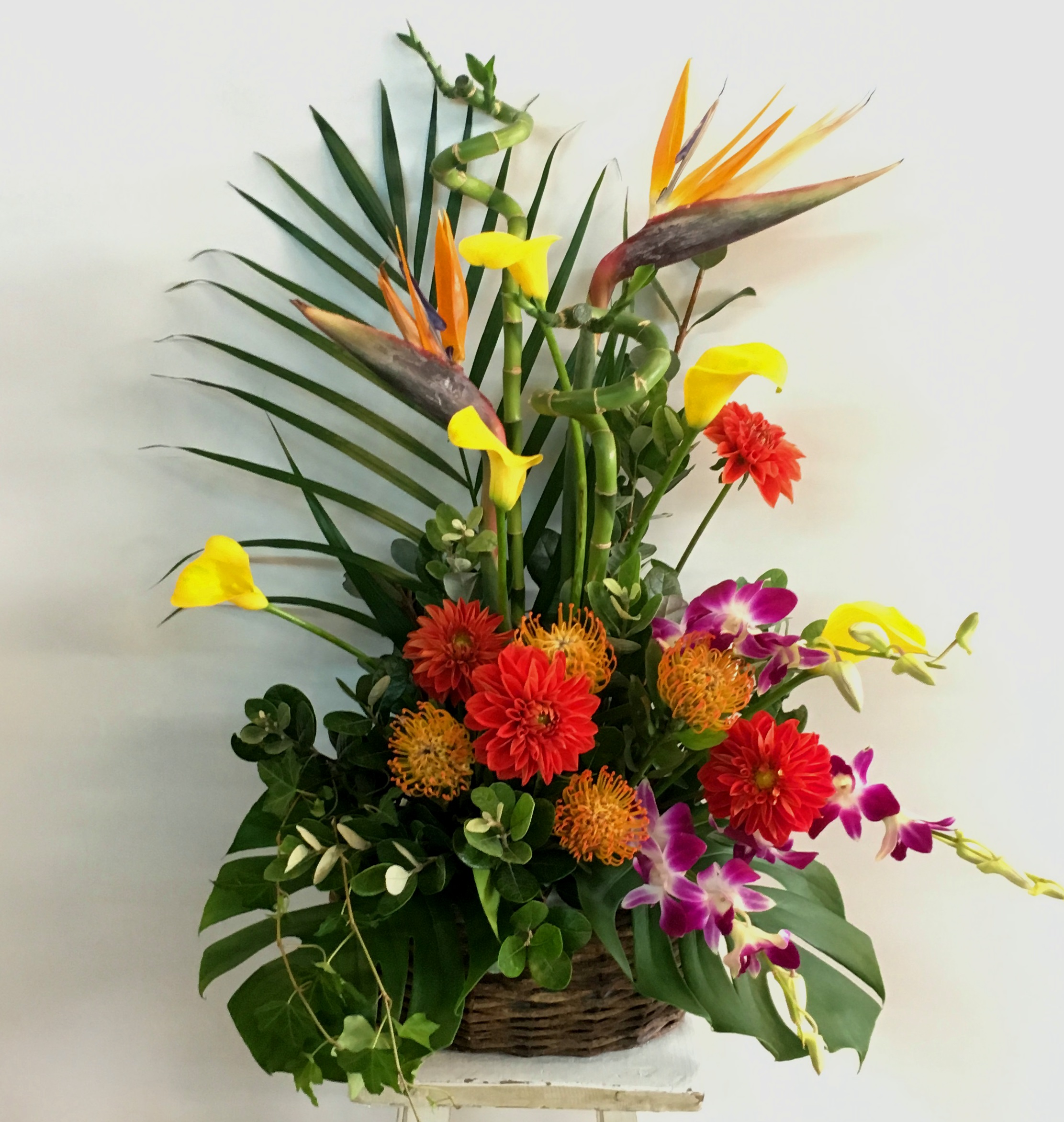 【ナオ花屋の納品事例192】横浜市の法人企業様へアレンジメント受付花を配達しました！
