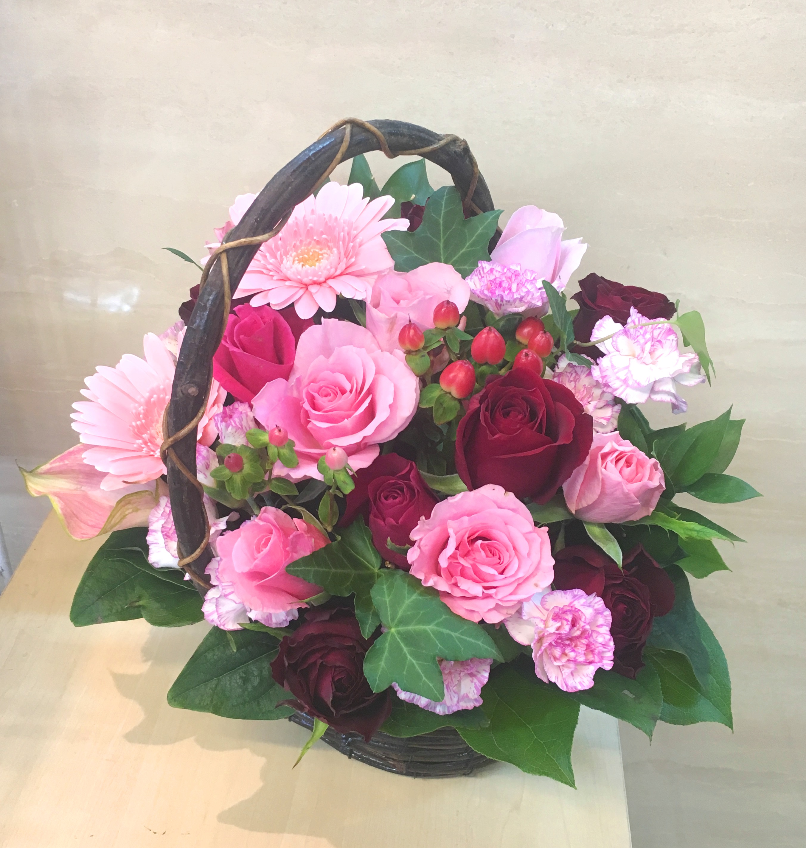 【ナオ花屋の納品事例180】横浜市にある神奈川県民ホールへスタンド花を配達しました！