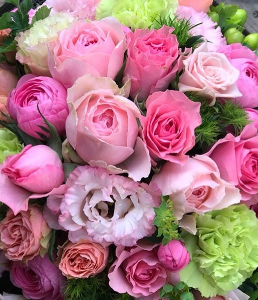 【ナオ花屋の納品事例224】横浜市みなとみらいクイーンズスクエアへスタンド花を当日・即日配達しました！