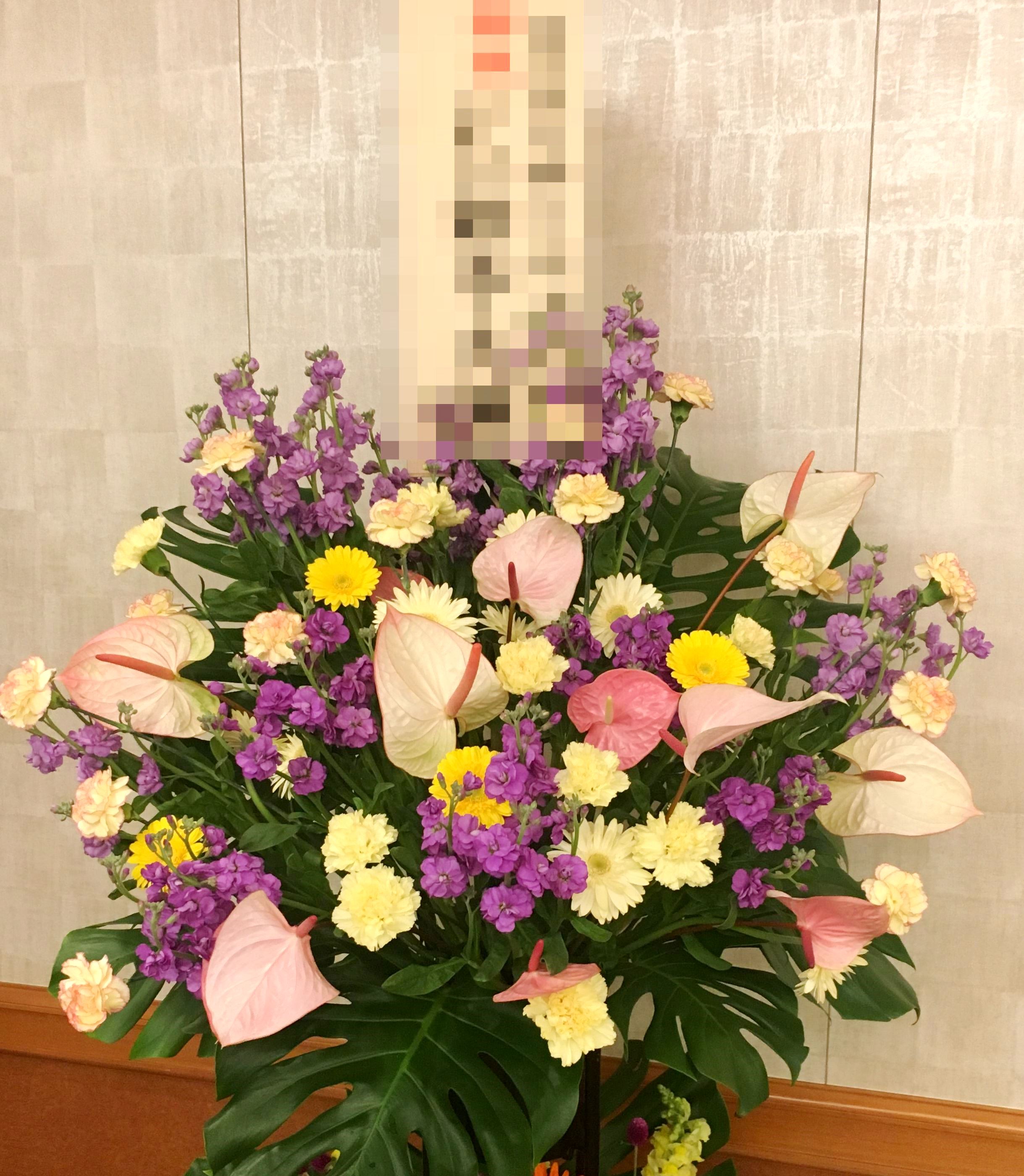 【ナオ花屋の納品事例245】横浜市関内ホールへ壺花（壇上花）を即日当日配達しました！