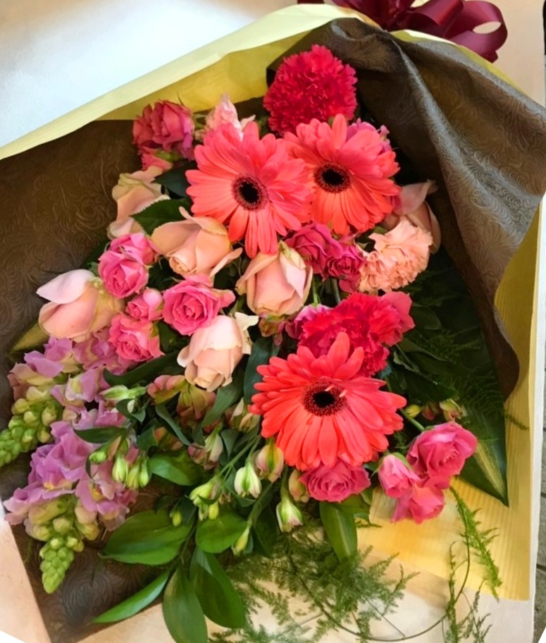 横浜市関内ホールへスタンド花を当日即日配達しました！【横浜花屋の花束・スタンド花・胡蝶蘭・バルーン・アレンジメント配達事例276】