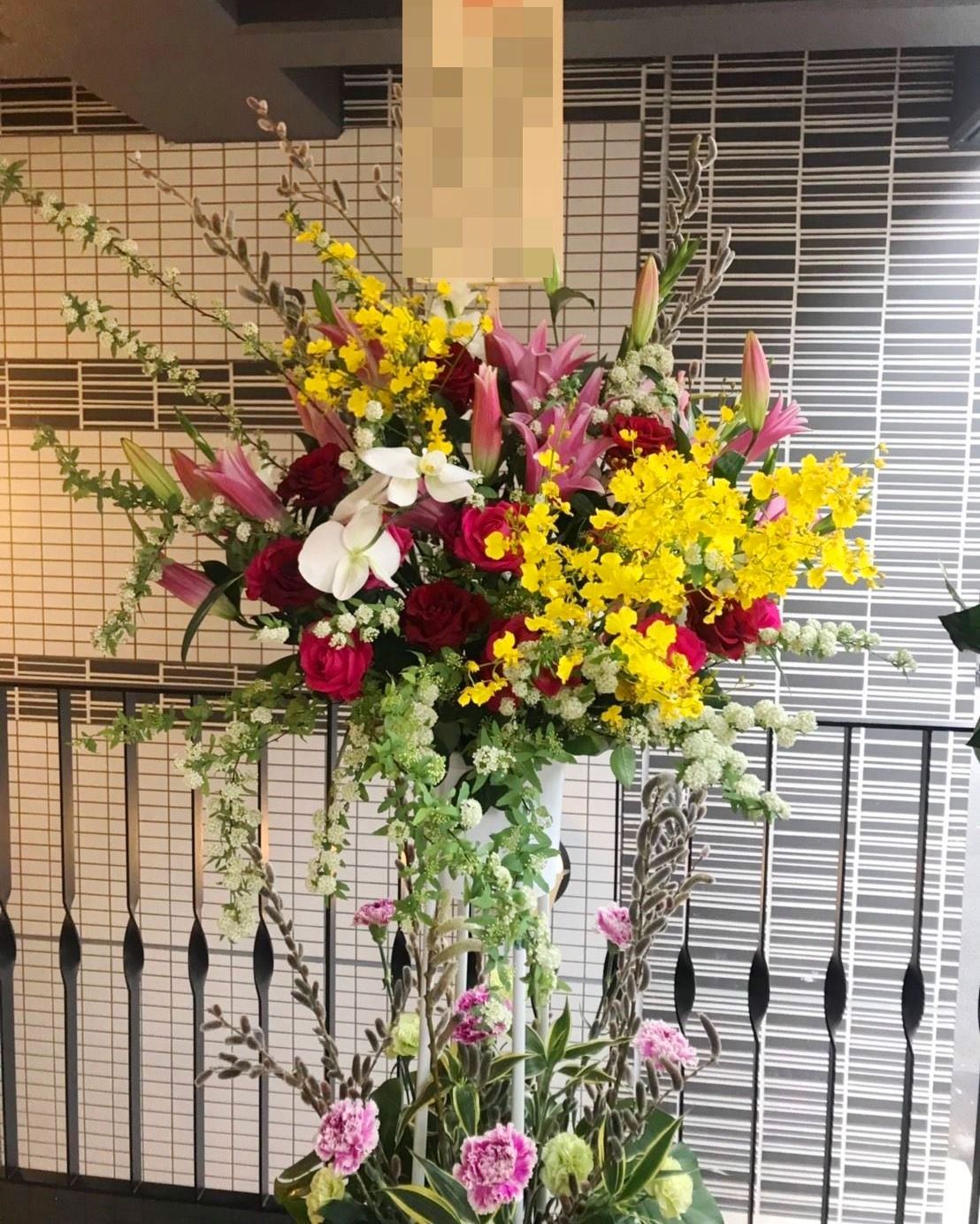 横浜市関内の法人企業様へスタンド花を即日当日配達しました！【横浜花屋の花束・スタンド花・胡蝶蘭・バルーン・アレンジメント配達事例279】