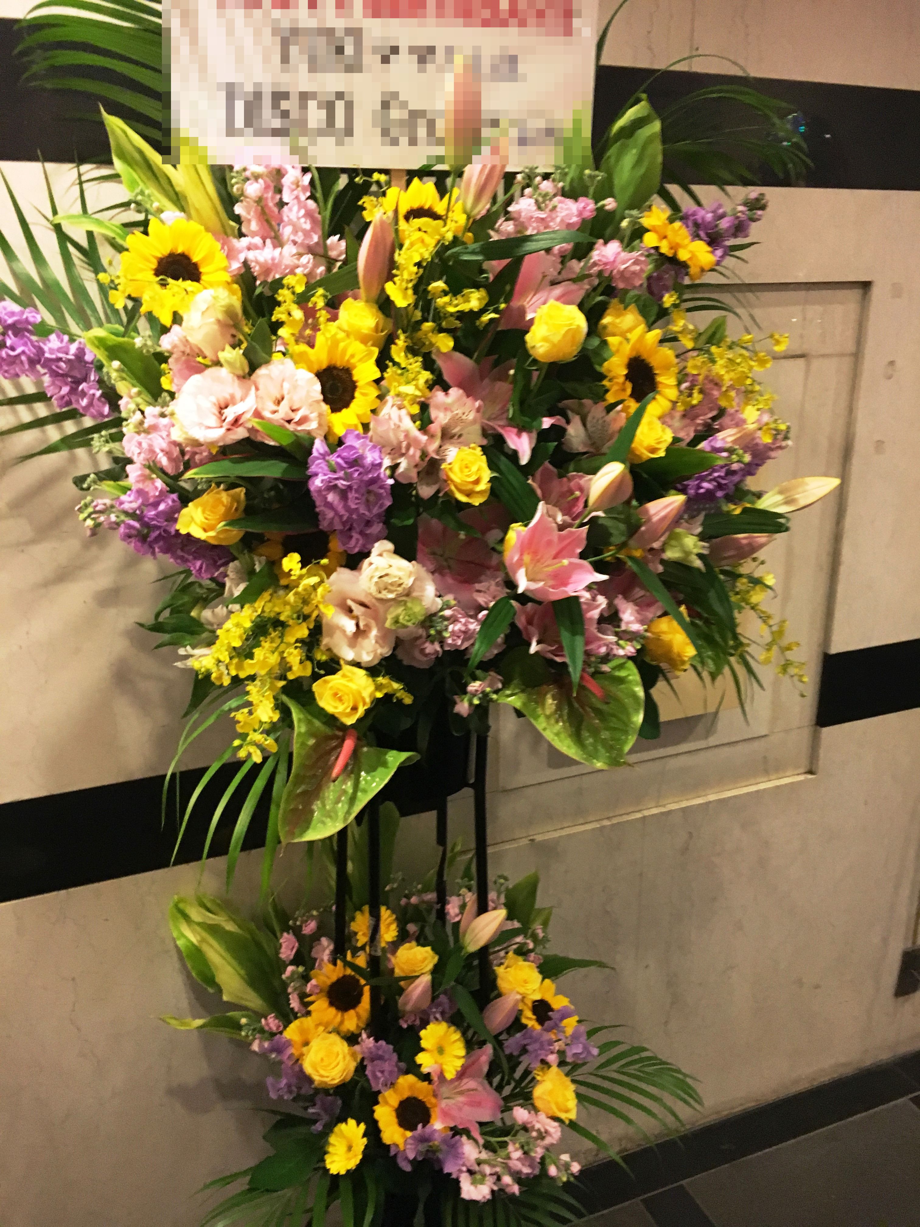 横浜市関内へスタンド花を即日当日配達しました！【横浜花屋の花束・スタンド花・胡蝶蘭・バルーン・アレンジメント配達事例299】