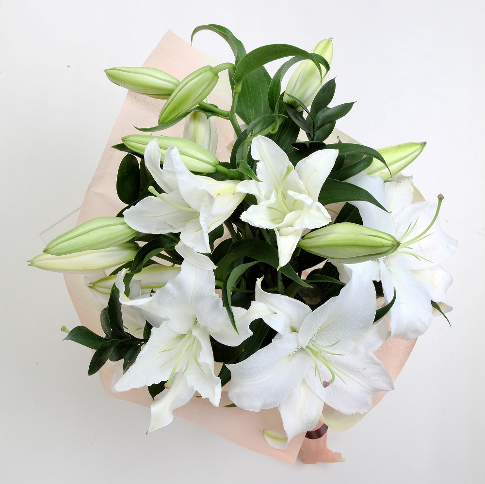 お供えユリの花束10 横浜の花屋florist Naoは無料配達 関内 みなとみらいなど配達実績多数