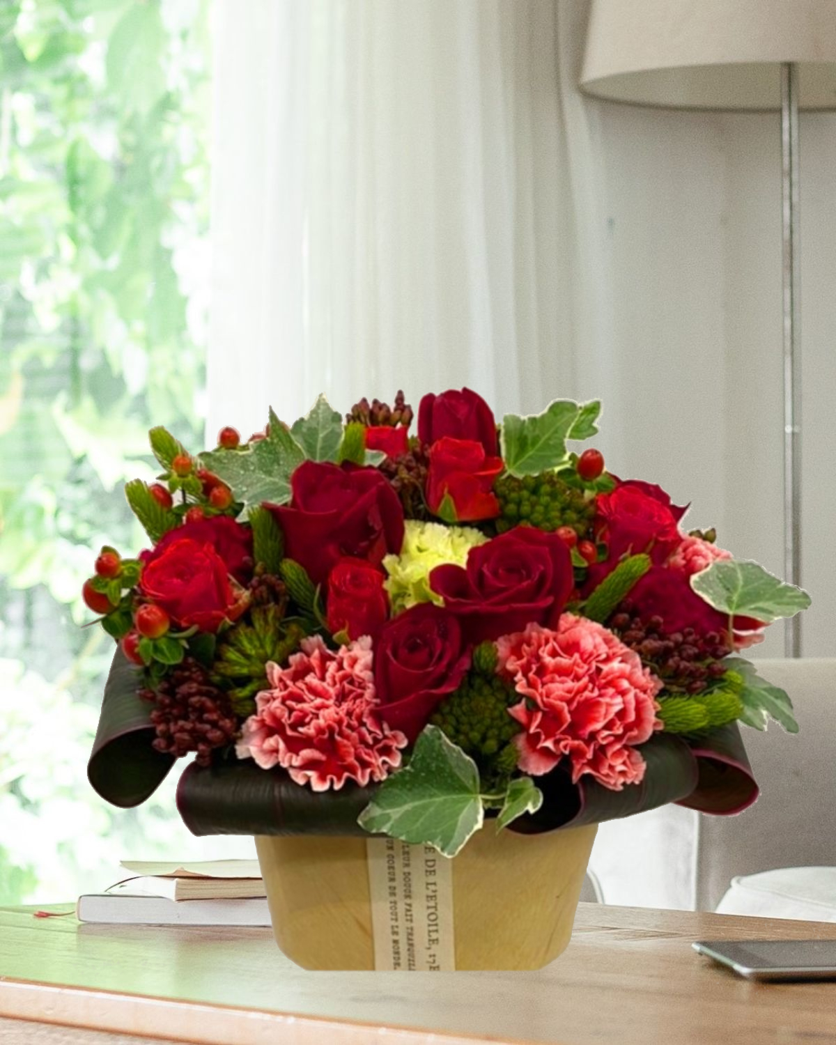 レギュラー赤系アレンジメント 横浜の花屋florist Naoは無料配達 関内 みなとみらいなど配達実績多数