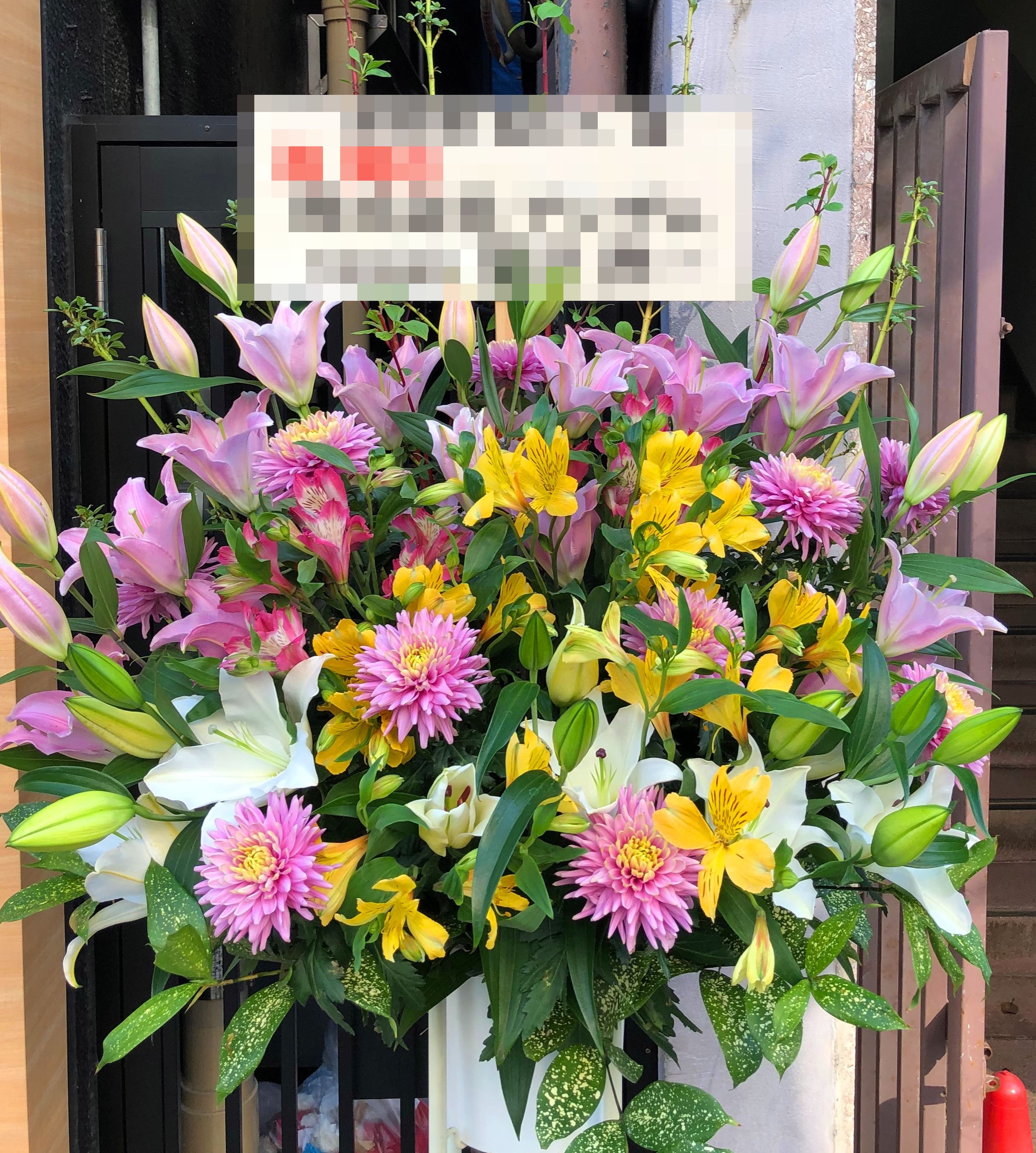 横浜市中区関内へスタンド花を当日即日配達しました！【横浜花屋の花束・スタンド花・胡蝶蘭・バルーン・アレンジメント配達事例339】