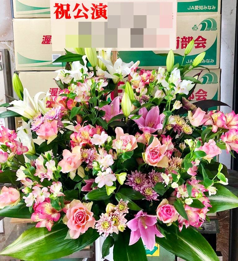 横浜市クロスストリートへスタンド花を当日即日配達しました！【横浜花屋の花束・スタンド花・胡蝶蘭・バルーン・アレンジメント配達事例341】