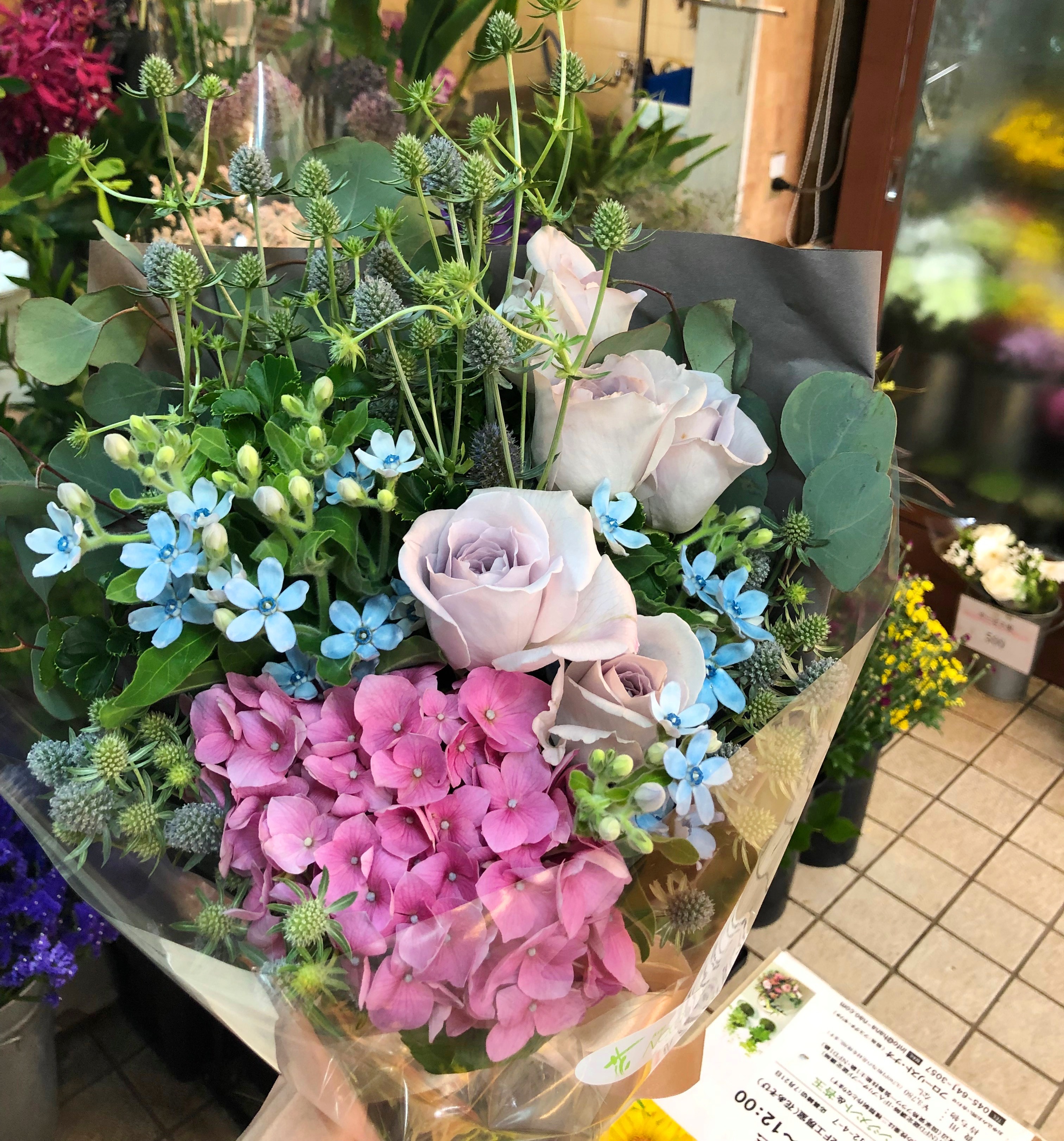 横浜関内へスタンド花を即日当日配達しました！【横浜花屋の花束・スタンド花・胡蝶蘭・バルーン・アレンジメント配達事例398】