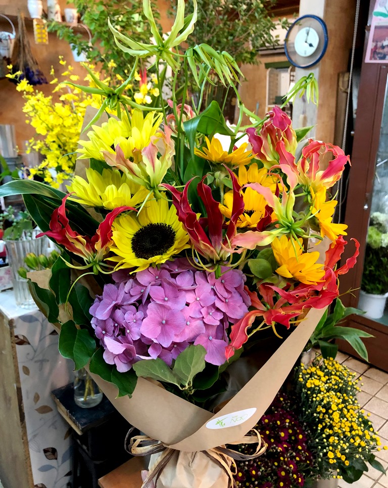 横浜港南区上大岡へスタンド花を即日当日配達しました！【横浜花屋の花束・スタンド花・胡蝶蘭・バルーン・アレンジメント配達事例410】