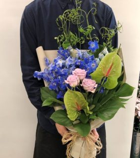 結婚式場へ花束を即日当日配達しました。【横浜花屋の花束・スタンド花・胡蝶蘭・バルーン・アレンジメント配達事例562】