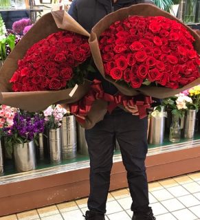 みなとみらいの某有名ホテルへバラの花束を配達しました。【横浜花屋の花束・スタンド花・胡蝶蘭・バルーン・アレンジメント配達事例567】