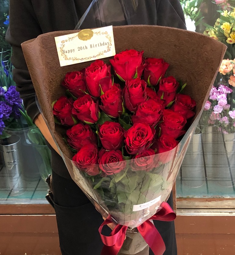 みなとみらいのホテルへバラの花束を即日当日配達しました。【横浜花屋の花束・スタンド花・胡蝶蘭・バルーン・アレンジメント配達事例593】