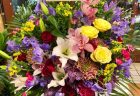 横浜市関内へフラワーアレンジメントを配達しました。【横浜花屋の花束・スタンド花・胡蝶蘭・バルーン・アレンジメント配達事例597】