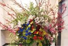 横浜市金港町へ入社式用のスタンド花を配達しました。【横浜花屋の花束・スタンド花・胡蝶蘭・バルーン・アレンジメント配達事例619】