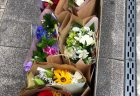 横浜市関内へフラワーアレンジメントを即日当日配達しました。【横浜花屋の花束・スタンド花・胡蝶蘭・バルーン・アレンジメント配達事例615】