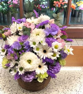 横浜市中区へ供花を即日当日配達しました。【横浜花屋の花束・スタンド花・胡蝶蘭・バルーン・アレンジメント配達事例624】