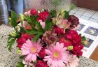 横浜市関内馬車道へスタンド花を即日当日配達しました。【横浜花屋の花束・スタンド花・胡蝶蘭・バルーン・アレンジメント配達事例629】