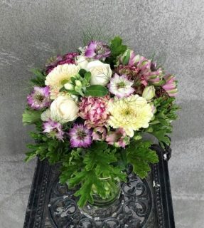 ブーケタイプ花束を制作しました。【横浜花屋の花束・スタンド花・胡蝶蘭・バルーン・アレンジメント配達事例631】