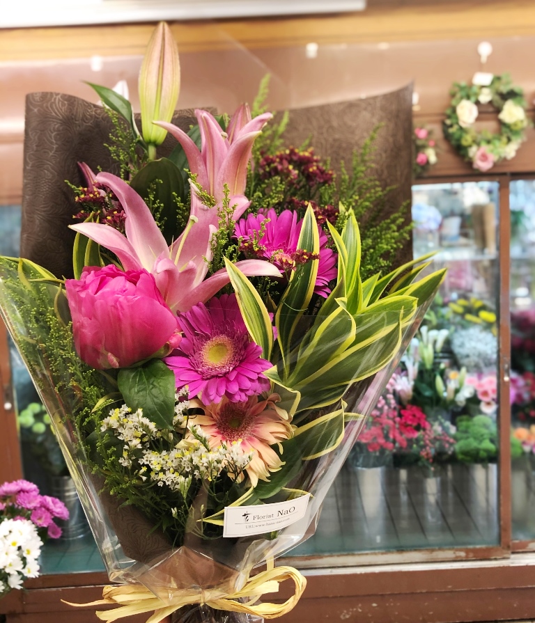 横浜市関内へ花束を即日当日配達させていただきました。【横浜花屋の花束・スタンド花・胡蝶蘭・バルーン・アレンジメント配達事例651】