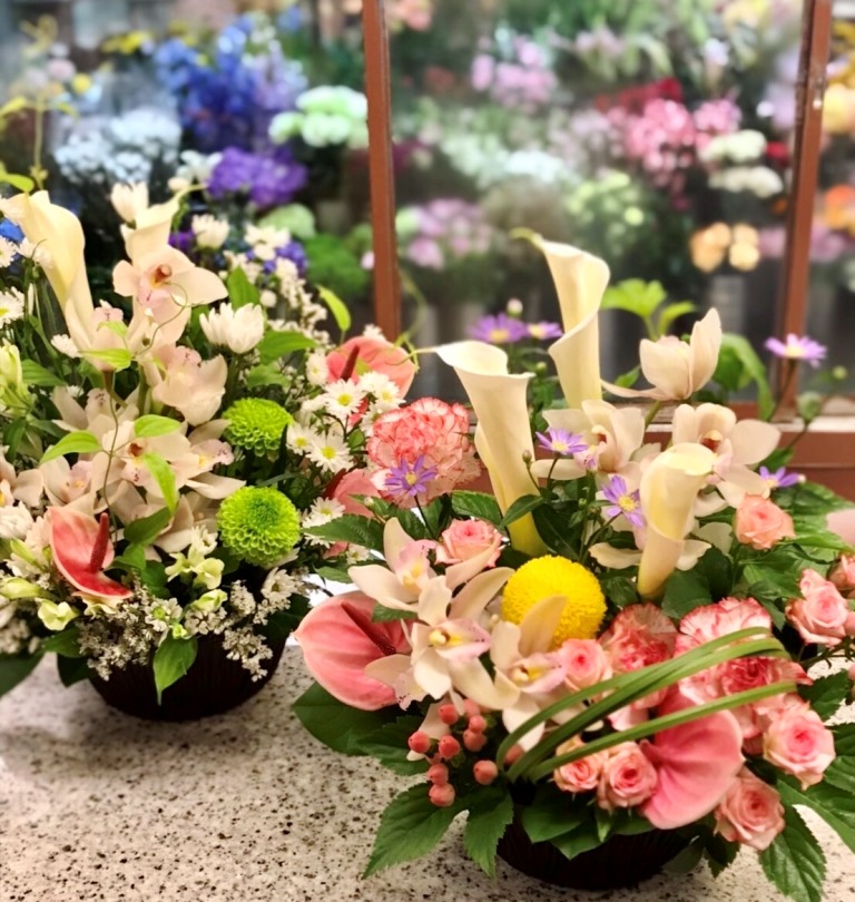 横浜市へアレンジメントを２件即日当日配達させていただきました。【横浜花屋の花束・スタンド花・胡蝶蘭・バルーン・アレンジメント配達事例655】