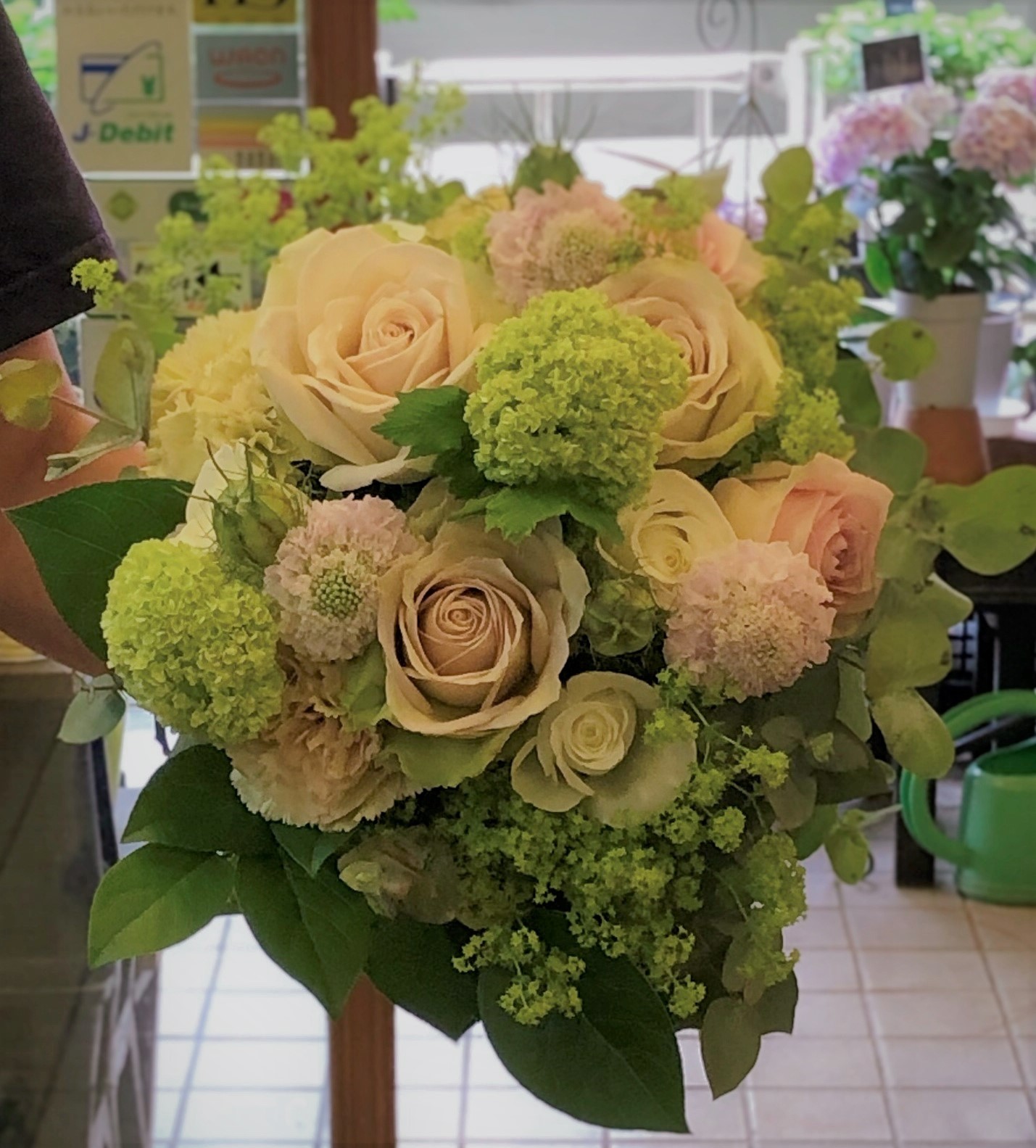 Stay Home用の花束を即日当日配達させていただきました。【横浜花屋の花束・スタンド花・胡蝶蘭・バルーン・アレンジメント配達事例661】