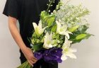 横浜みなとみらいへ花束を即日当日配達させていただきました。【横浜花屋の花束・スタンド花・胡蝶蘭・バルーン・アレンジメント配達事例682】