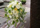 横浜ロイヤルパークホテルへバラの花束を配達しました。【横浜花屋の花束・スタンド花・胡蝶蘭・バルーン・アレンジメント配達事例707】