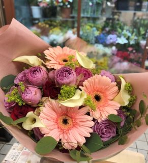 横浜みなとみらいへ花束を即日当日配達しました。【横浜花屋の花束・スタンド花・胡蝶蘭・バルーン・アレンジメント配達事例706】