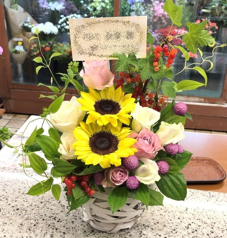 ＣＭ撮影現場へ楽屋花を配達しました。【横浜花屋の花束・スタンド花・胡蝶蘭・バルーン・アレンジメント配達事例694】