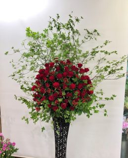 横浜市金沢公会堂へ発表会用のスタンド花を配達しました。【横浜花屋の花束・スタンド花・胡蝶蘭・バルーン・アレンジメント配達事例713】