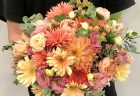 横浜赤レンガ倉庫へ花束を即日当日配達しました。【横浜花屋の花束・スタンド花・胡蝶蘭・バルーン・アレンジメント配達事例737】