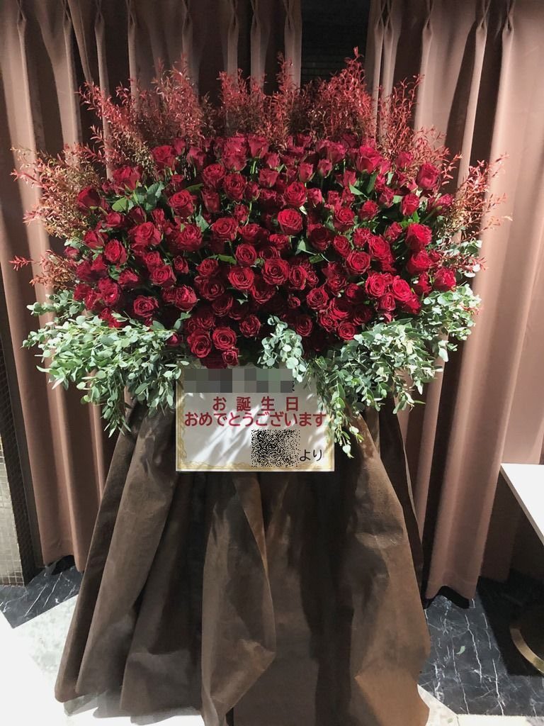 バラ250本の２基連結スタンド花を配達しました。【横浜花屋の花束・スタンド花・胡蝶蘭・バルーン・アレンジメント配達事例760】