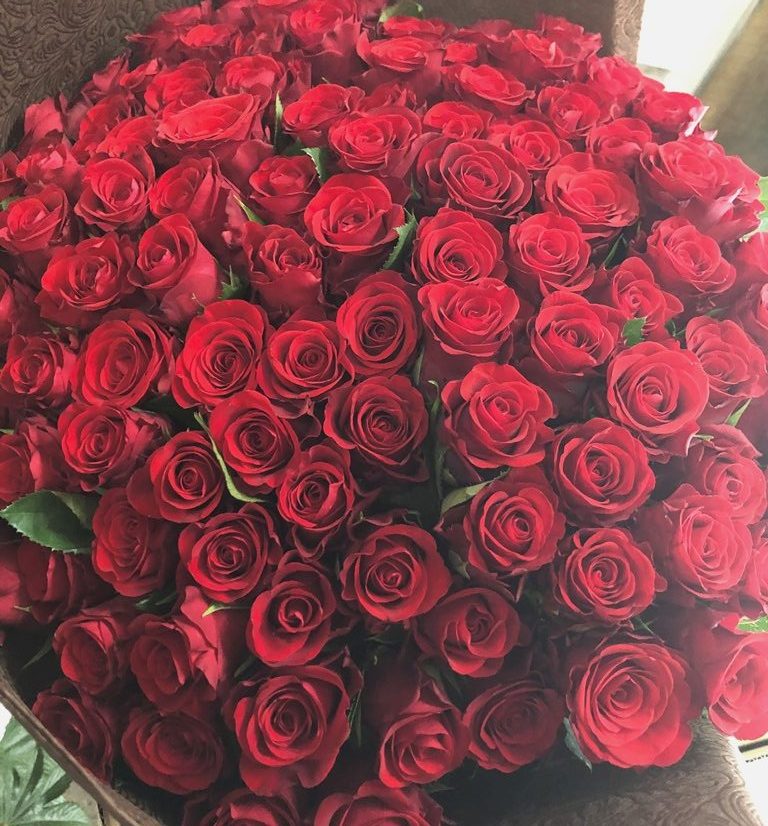 プロポーズ用のバラ108本の花束を配達しました。【横浜花屋の花束・スタンド花・胡蝶蘭・バルーン・アレンジメント配達事例762】