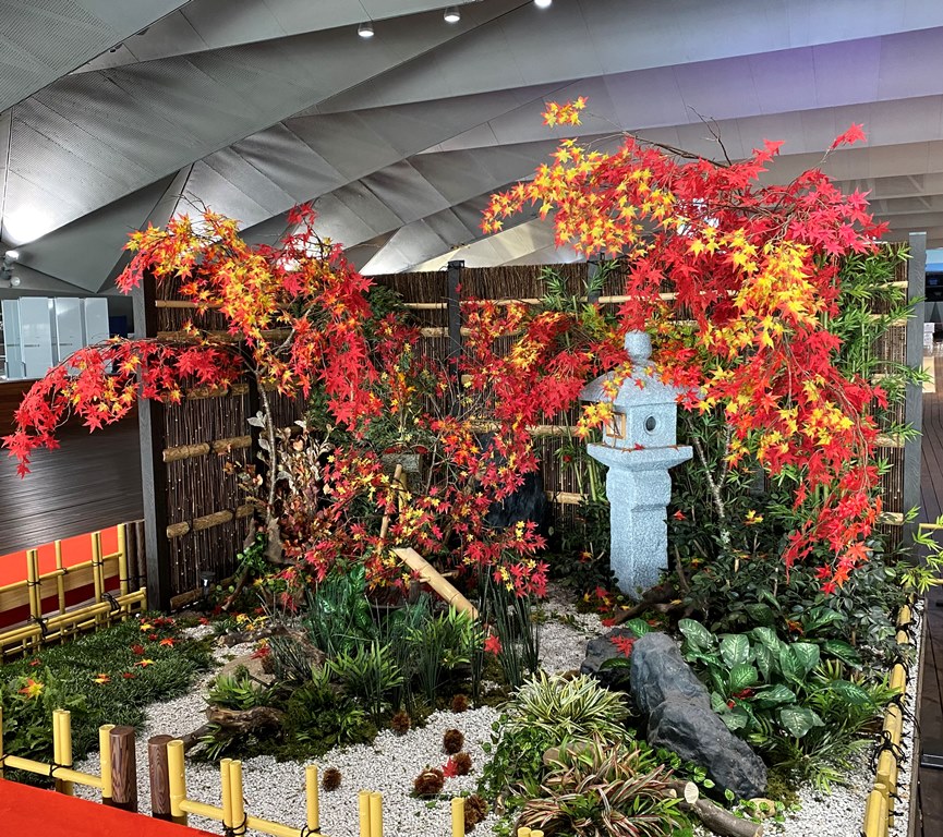 横浜港大さん橋国際客船ターミナルで庭園装飾をしました。【横浜花屋の花束・スタンド花・胡蝶蘭・バルーン・アレンジメント配達事例773】