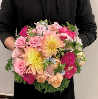 横浜市大平町へ花束(ブーケタイプ)を即日当日配達しました。【横浜花屋の花束・スタンド花・胡蝶蘭・バルーン・アレンジメント配達事例778】