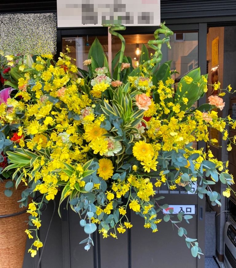 横浜市西区戸部へスタンド花を即日当日配達しました 横浜花屋の花束 スタンド花 胡蝶蘭 バルーン アレンジメント配達事例815 横浜の花屋florist Naoは無料配達 関内 みなとみらいなど配達実績多数