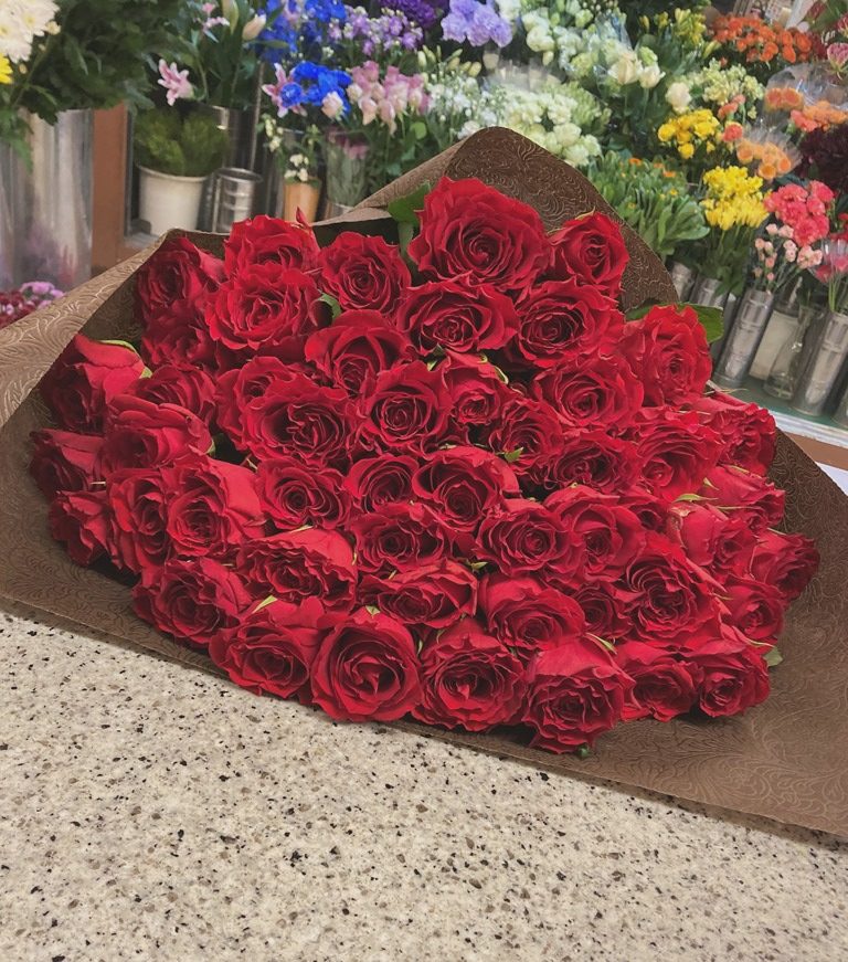 横浜市西区平沼へバラ50本の花束を配達しました 横浜花屋の花束 スタンド花 胡蝶蘭 バルーン アレンジメント配達事例850 横浜の花屋florist Naoは無料配達 関内 みなとみらいなど配達実績多数 横浜市西区平沼へバラ50本の花束を配達しました 横浜花屋の花束 スタンド花 胡蝶蘭 バルーン アレンジメント配達事例850 横浜の花屋florist Naoは無料配達 関内 みなとみらいなど配達実績多数