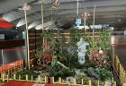 横浜ワールドポーターズへスタンド花を配達しました。【横浜花屋の花束・スタンド花・胡蝶蘭・バルーン・アレンジメント配達事例835】