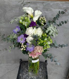 横浜市石川町へ花瓶付き花束を即日当日配達しました。【横浜花屋の花束・スタンド花・胡蝶蘭・バルーン・アレンジメント配達事例865】