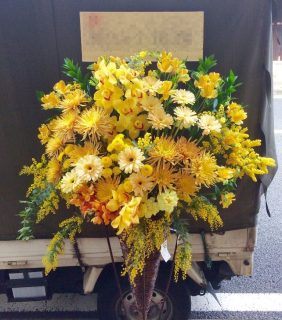 横浜市関内へスタンド花を即日当日配達しました。【横浜花屋の花束・スタンド花・胡蝶蘭・バルーン・アレンジメント配達事例866】