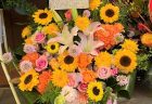 横浜ロイヤルパークホテルへバラの花束を配達しました。【横浜花屋の花束・スタンド花・胡蝶蘭・バルーン・アレンジメント配達事例936】