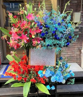 横浜市鶴屋町へオーダーメイドスタンド花を配達しました。【横浜花屋の花束・スタンド花・胡蝶蘭・バルーン・アレンジメント配達事例942】