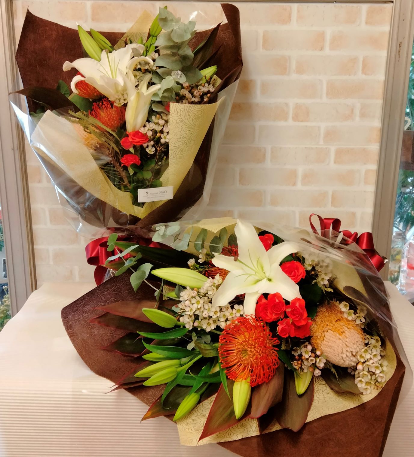 横浜市中区の結婚式場へ両親贈呈花束を配達しました。【横浜花屋の花束・スタンド花・胡蝶蘭・バルーン・アレンジメント配達事例965】
