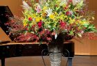 横浜市中区の結婚式場へ両親贈呈花束を配達しました。【横浜花屋の花束・スタンド花・胡蝶蘭・バルーン・アレンジメント配達事例965】