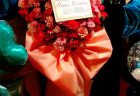 横浜市にある神奈川大学へスタンド花を即日当日配達しました。【横浜花屋の花束・スタンド花・胡蝶蘭・バルーン・アレンジメント配達事例973】