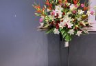 パシフィコ横浜へオーダーメイドスタンド花を配達しました。【横浜花屋の花束・スタンド花・胡蝶蘭・バルーン・アレンジメント配達事例976】